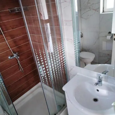 Aparmanic Apartment Split